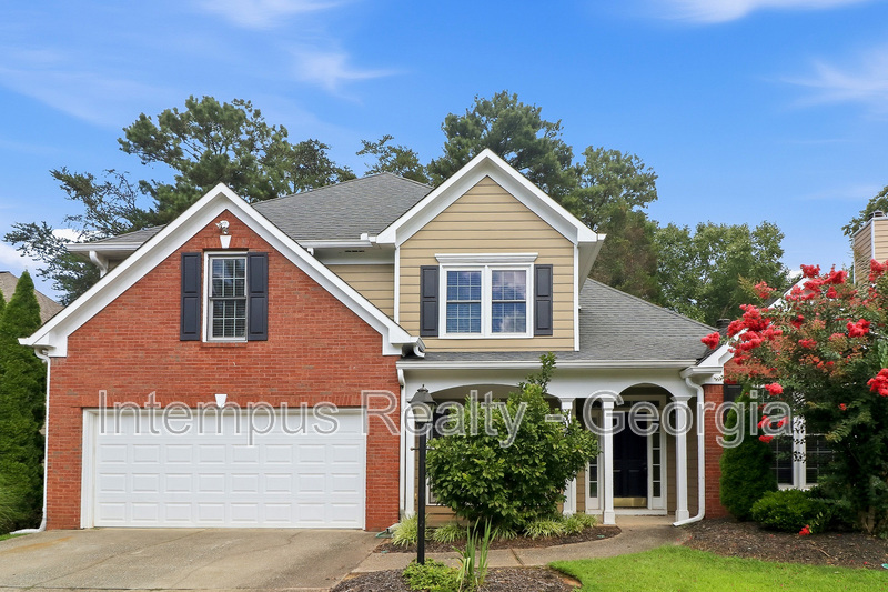 Woodstock House: 4241 Moccasin Trl