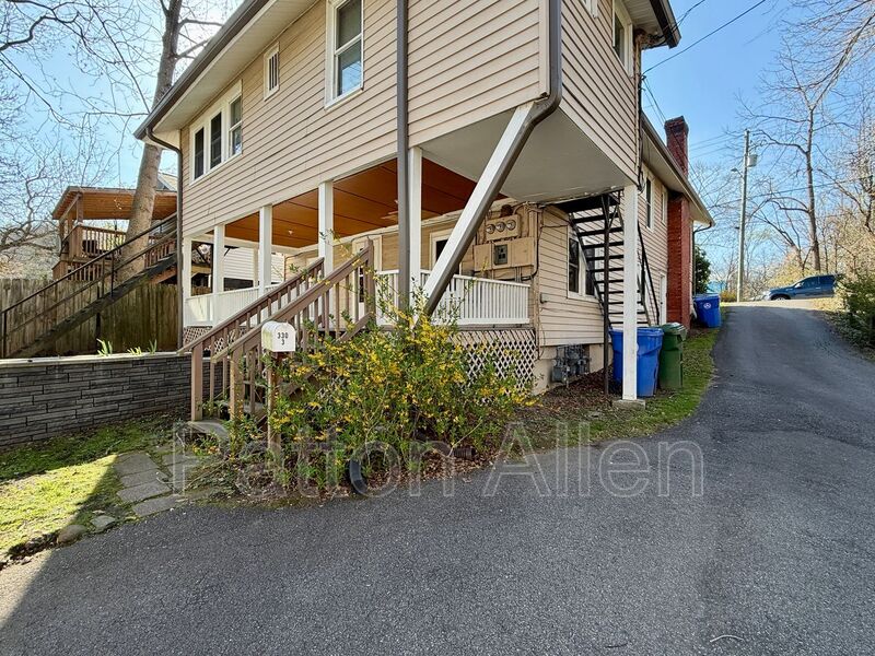 Asheville House: 330 Hillside St