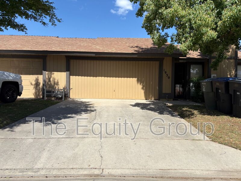 Visalia House: 1930 East Harold Ave