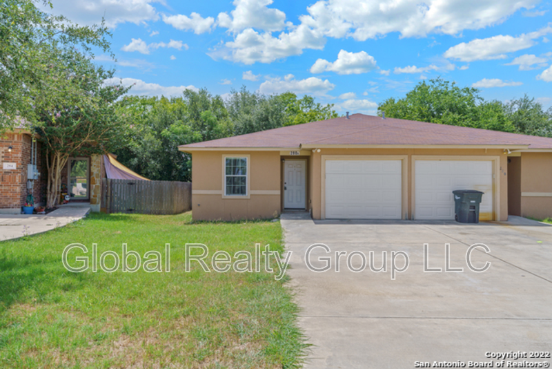New Braunfels House: 280 Rosalie Dr