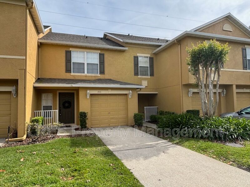 Oviedo House: 3511 Caruso Place