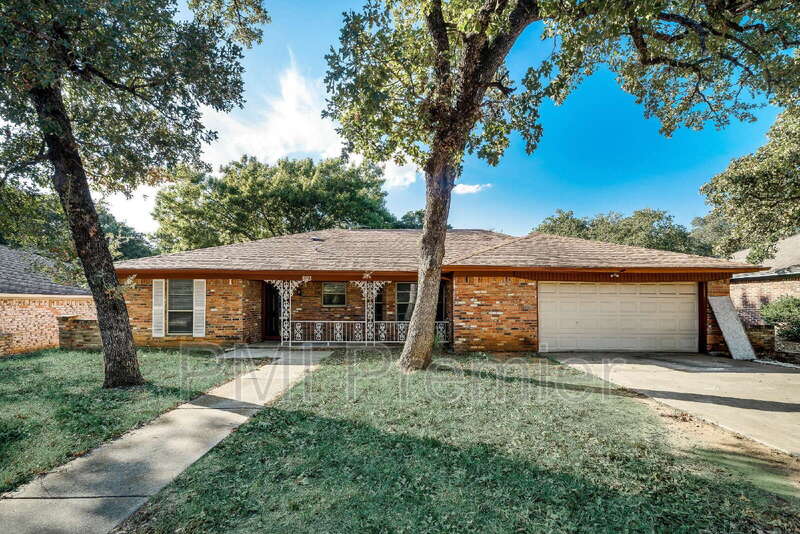 North Richland Hills House: 8113 Starnes Rd