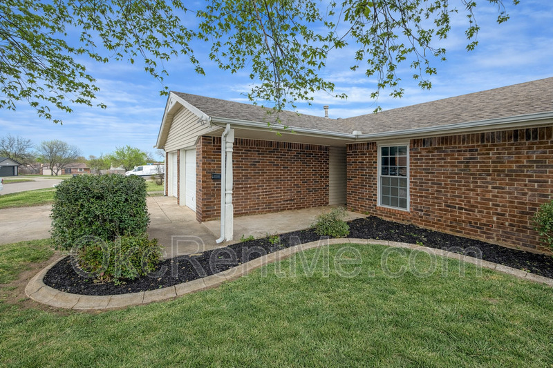 Moore House: 1104 Spruce Dr