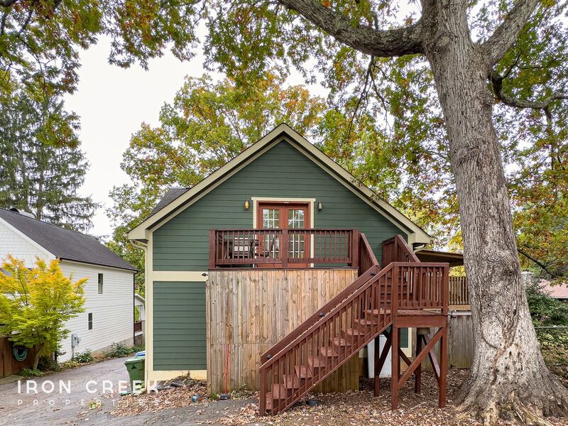 Asheville House: 90 Rumbough Place