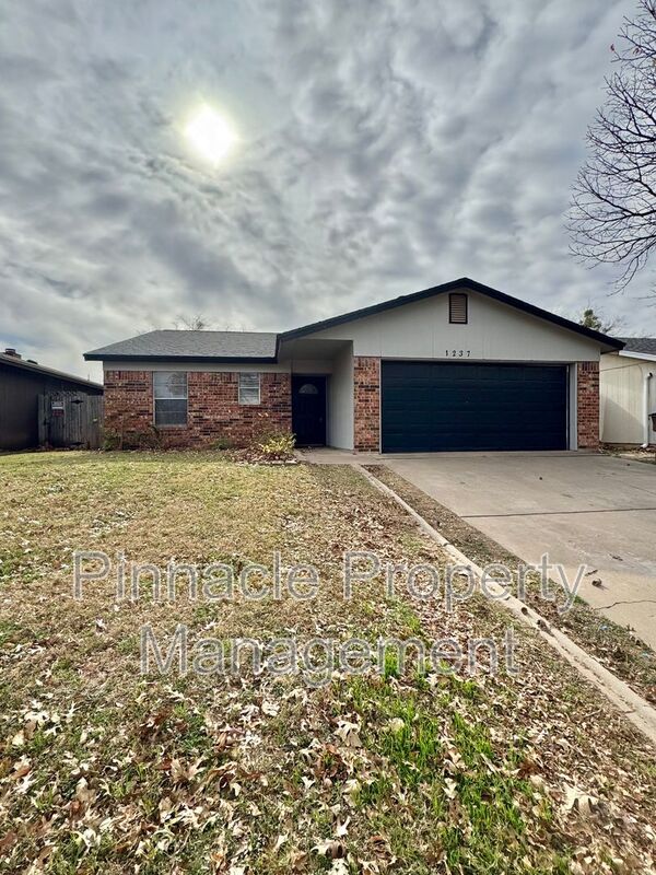 San Angelo House: 1237 Tres Rios Drive