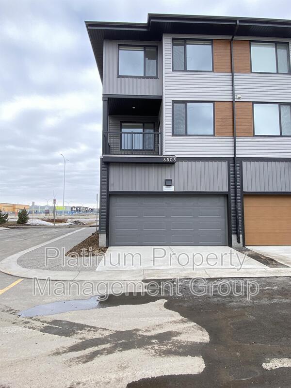 Calgary House: 6505 Country Hills Boulevard Northeast
