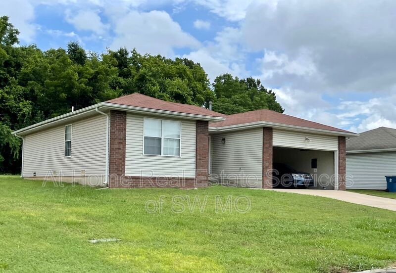 Springfield House: 4141 W Madison