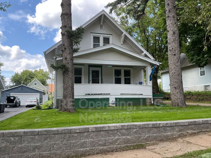 Omaha House: 5828 Miami St