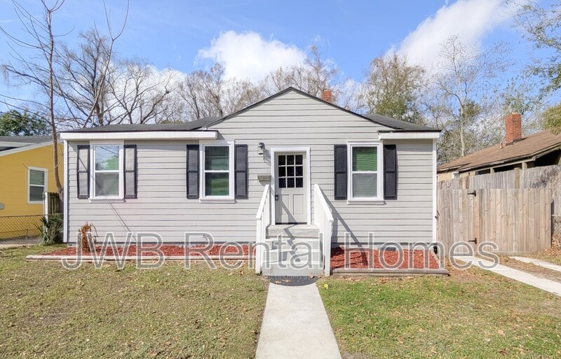 Jacksonville House: 736 West St