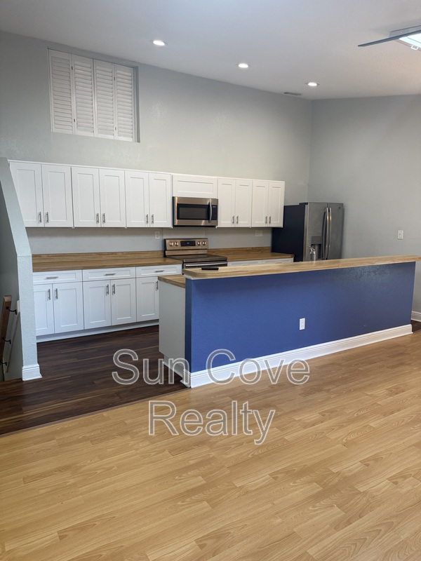 Pinellas Park Townhome: 6361 92nd Pl N