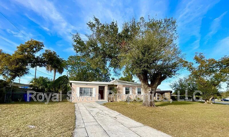 Lakeland House: 114 Azalea Street