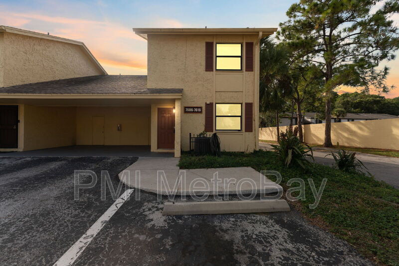 Tampa Townhome: 7616 La Mesita Ct