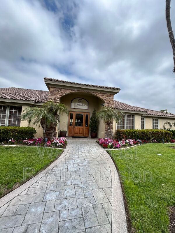 Riverside House: 375 Central Ave