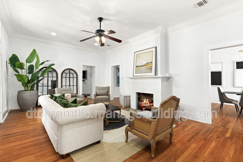 San Antonio Condo: 110 East Craig Place