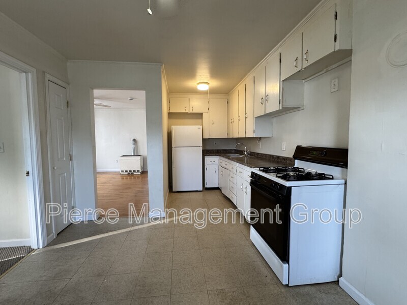 Manchester Condo: 529 Massabesic St