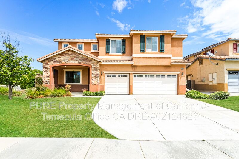 Lake Elsinore House: 53022 Bantry Bay St.