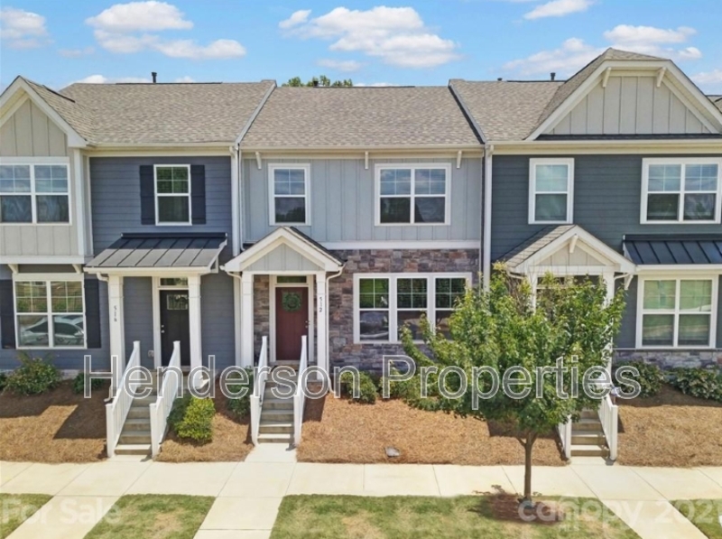 Belmont House: 512 Laurel Walk Lane