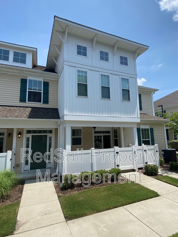 Hampton House: 1008 Celia Ct