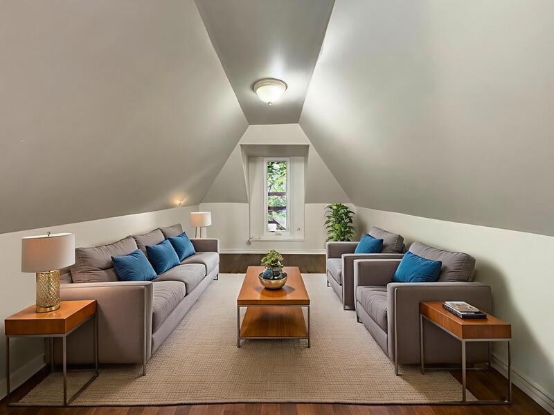 Hamilton Condo: 482 King William st