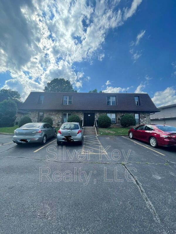 Sweetwater Condo: 114 Old Athens Pike