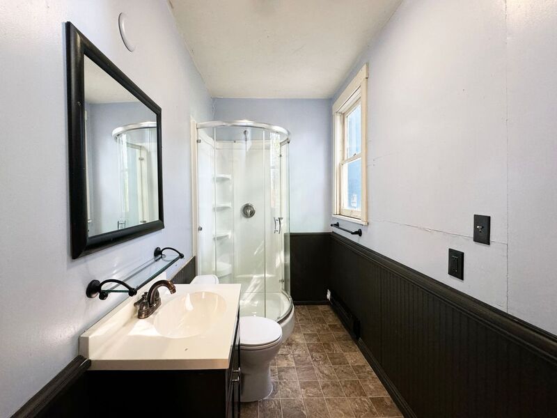 Photo 10 of rental home at 527–531 Monroe Street, Unit 8