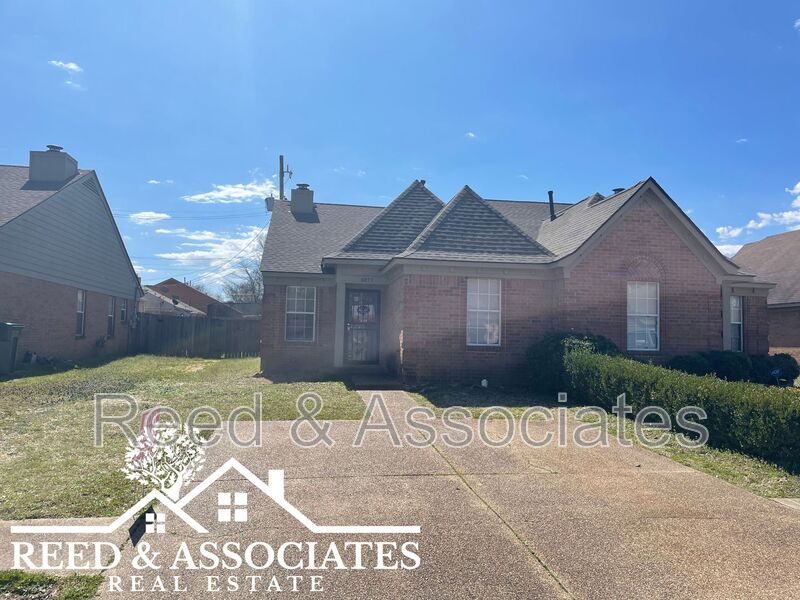 Memphis House: 6823 Meadow Chase Lane