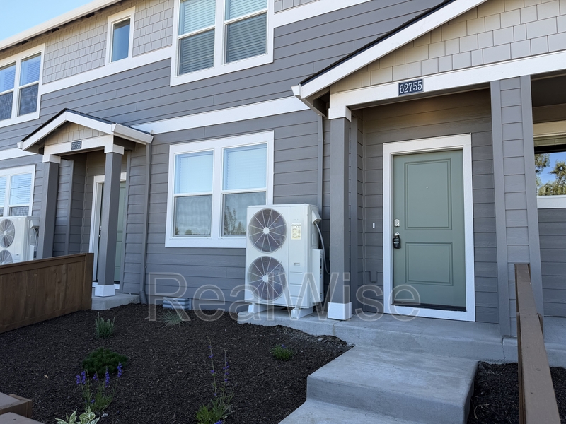 Bend House: 62755 Eagle Rd