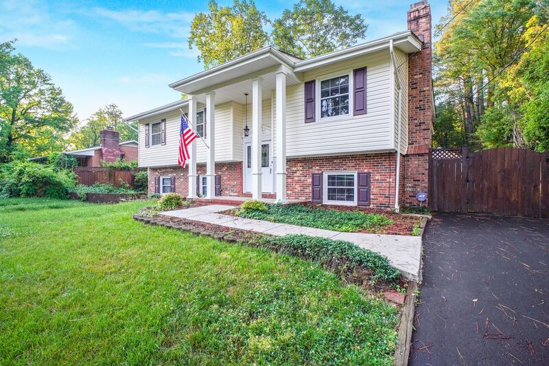 Fredericksburg House: 948 Ficklen Road