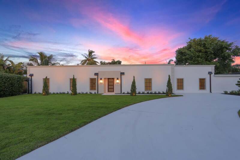 Tequesta House: 391 W Riverside Drive