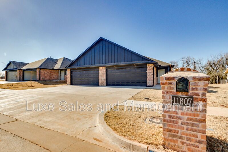 Yukon House: 11607 MacKenzie Way