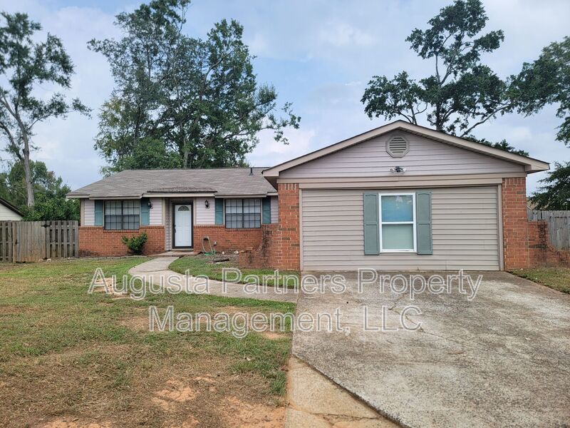 Martinez House: 142 Oakridge Drive