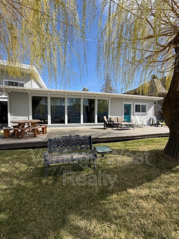 Lake Country Condo: 2-16370 Carrs Landing Rd