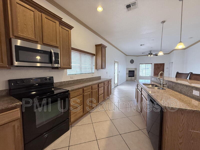 Bullhead City House: 926 Stahlman Dr