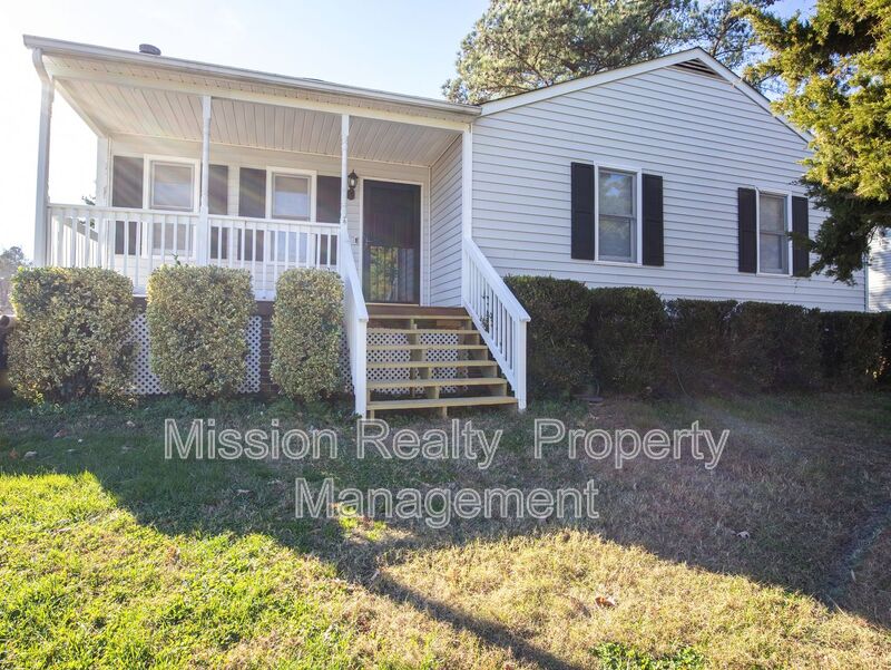 North Chesterfield House: 7412 Pineleaf Dr