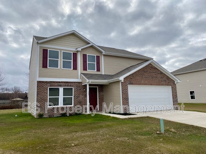 Fantastic 5 Bedroom 3 Bathroom in Muncie! - Photo 2