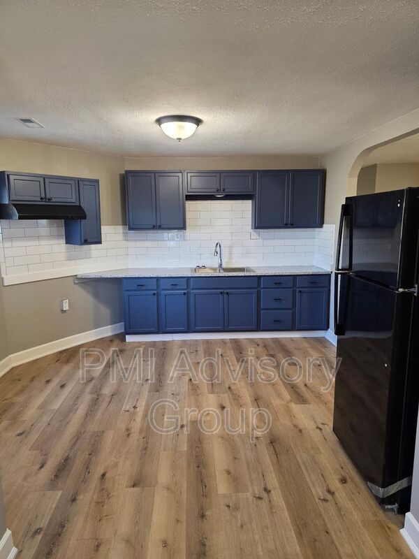 Topeka House: 1407 NE Sardou Ave