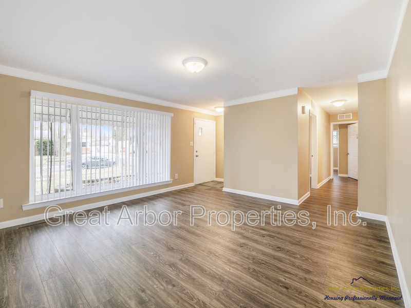 Ypsilanti House: 1088 Studebaker Ave.