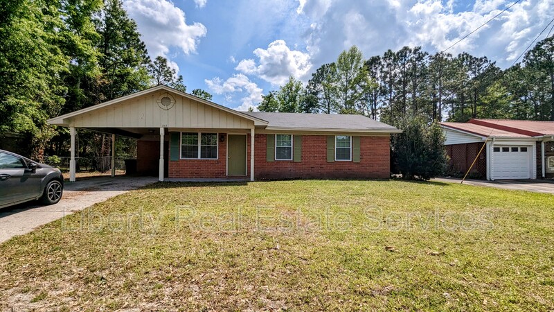 Hinesville House: 243 Glenn Bryant Rd
