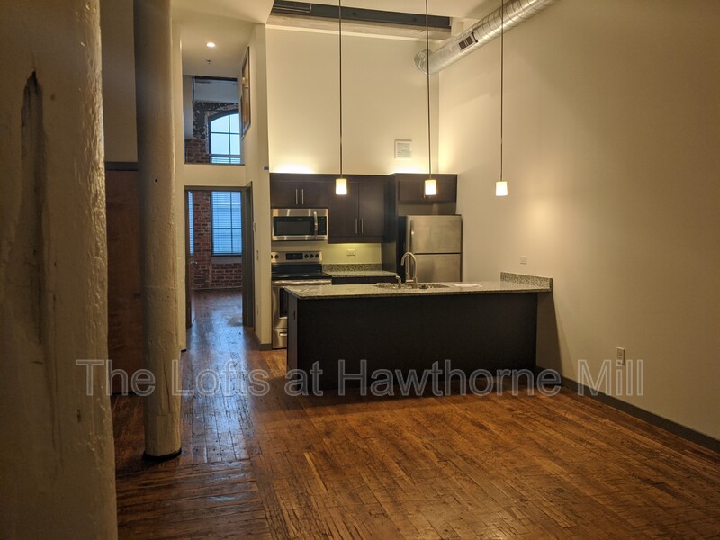 Charlotte Condo: 1101 Hawthorne Lane