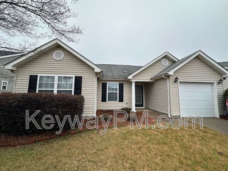 Aiken House: 110 Fox Haven Drive