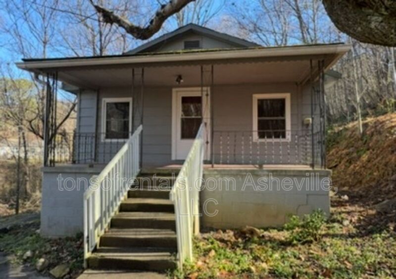 Swannanoa House: 418 Old Buckeye Cove Rd.