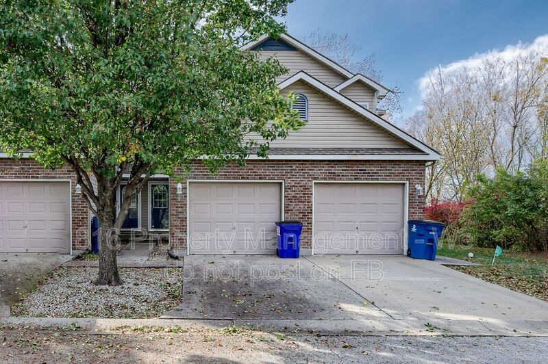 Gladstone House: 5526 N Broadway Street