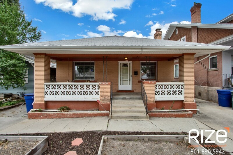 Request a Viewing for 246 E Kelsey Ave Tenant Turner