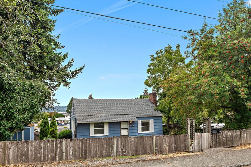 Kirkland House: 1523 1st St
