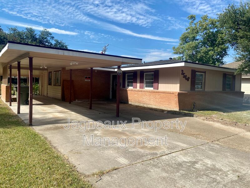Lake Charles House: 3566 Monroe St
