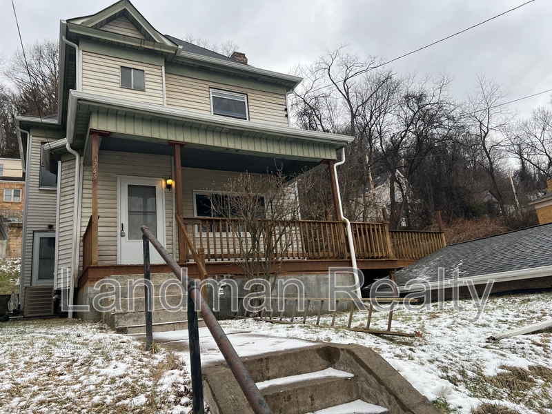 McKees Rocks House: 1245 Island Avenue