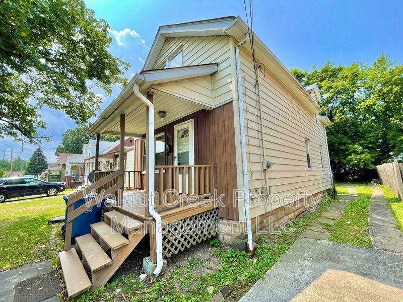 Lorain House: 3074 Toledo Avenue