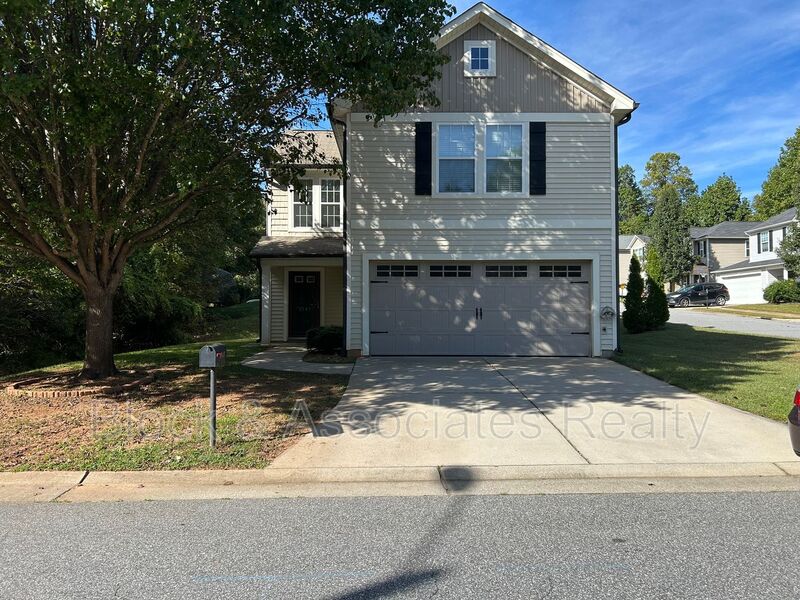 Kernersville House: 5147 Fiddlers Run Dr.