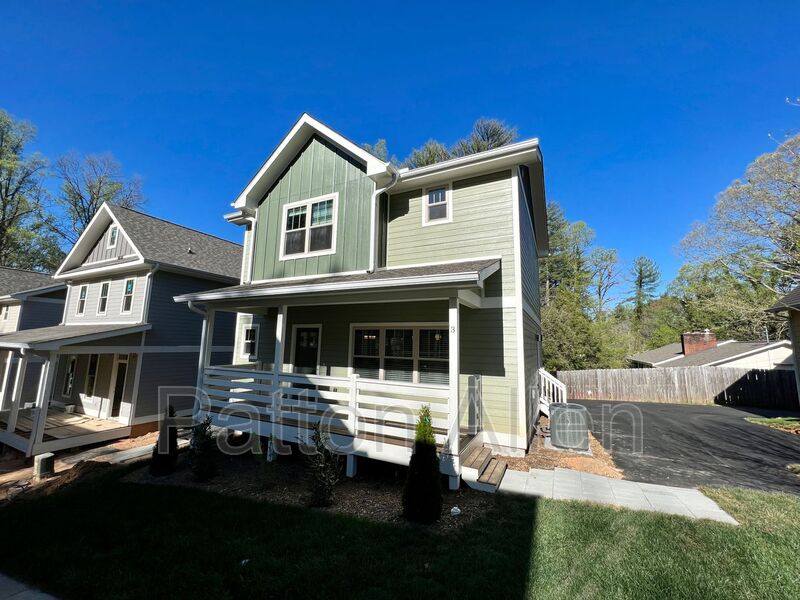 Asheville House: 129 Aurora Drive