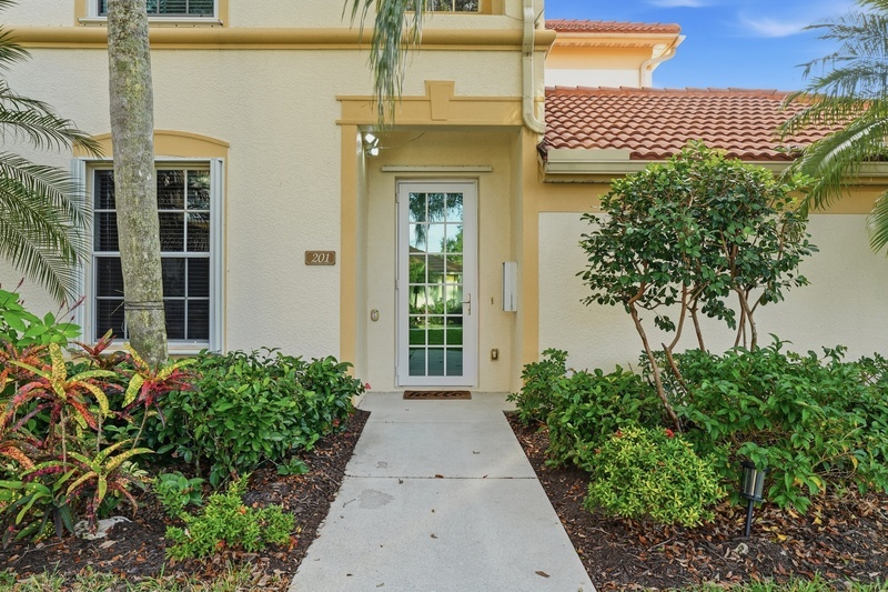 Naples Condo: 7820 Clemson St